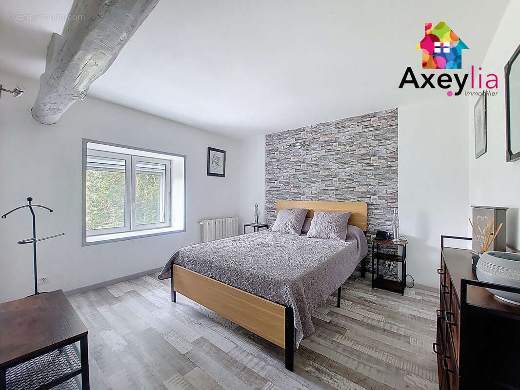 Maison à SAINT-GERMAIN-LESPINASSE