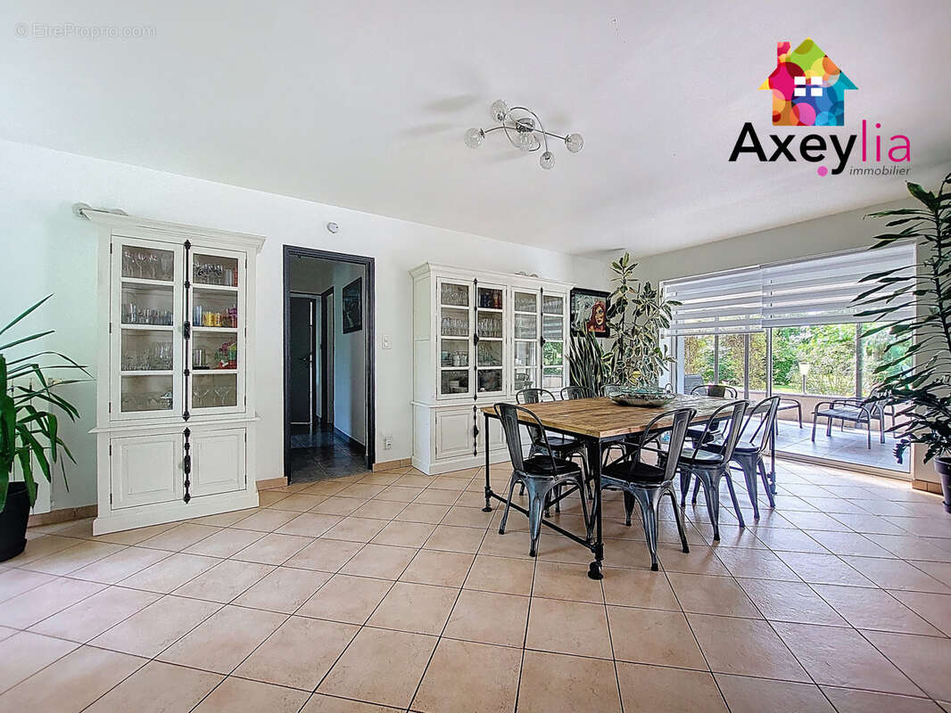 Maison à SAINT-GERMAIN-LESPINASSE