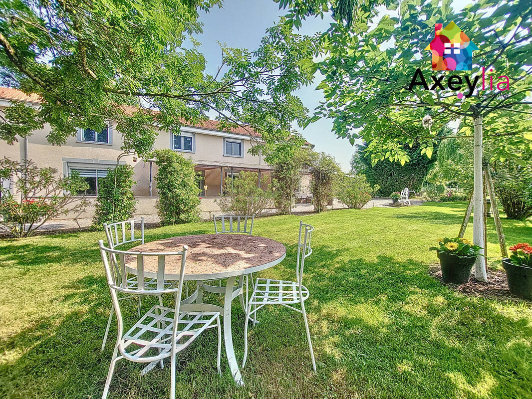 Maison à SAINT-GERMAIN-LESPINASSE