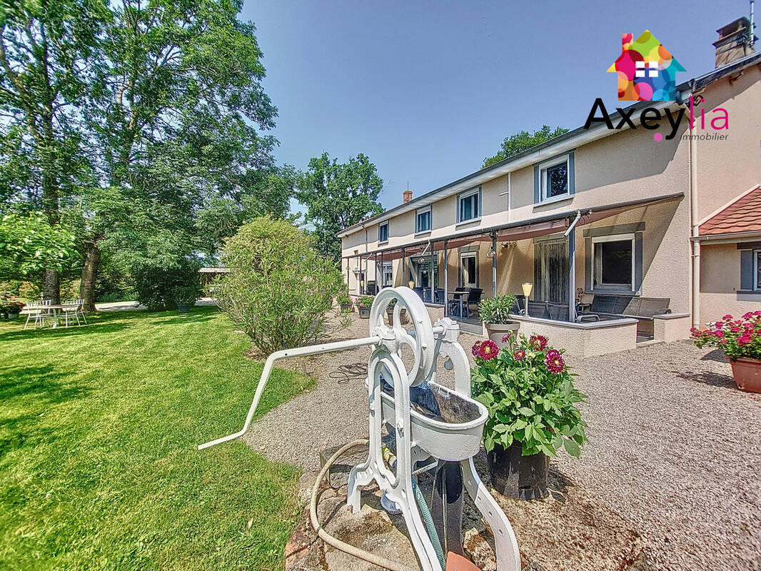 Maison à SAINT-GERMAIN-LESPINASSE