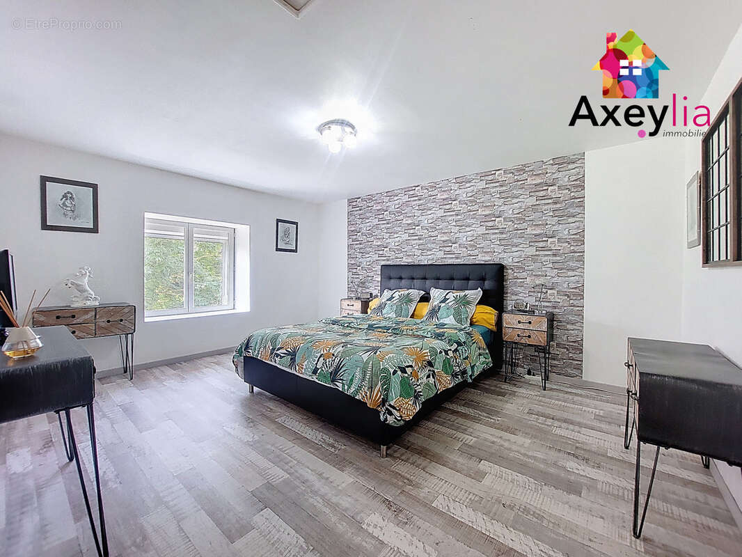 Maison à SAINT-GERMAIN-LESPINASSE