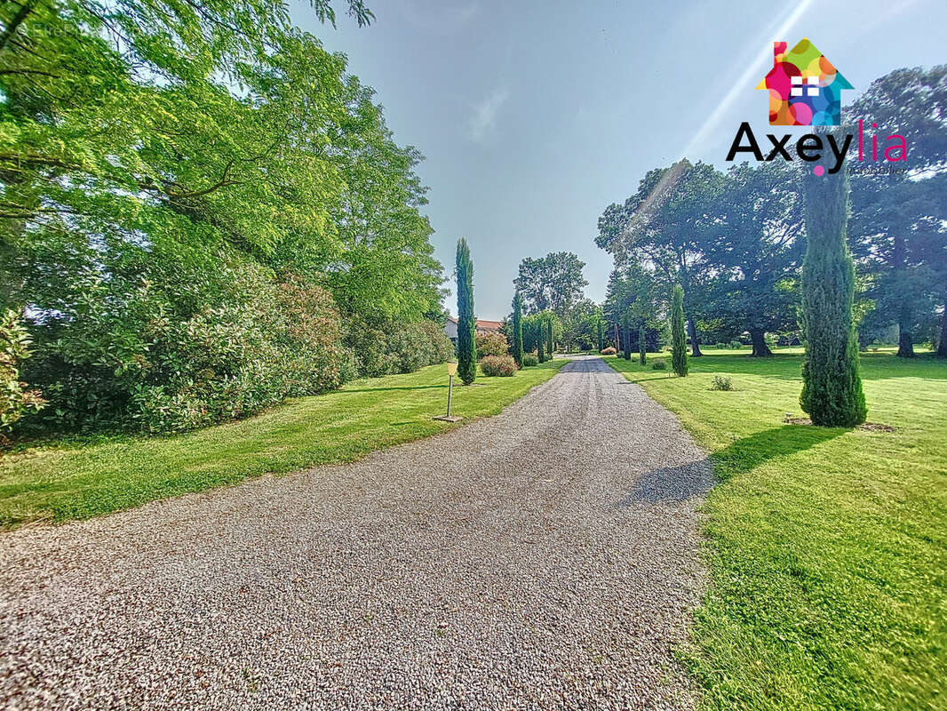 Maison à SAINT-GERMAIN-LESPINASSE