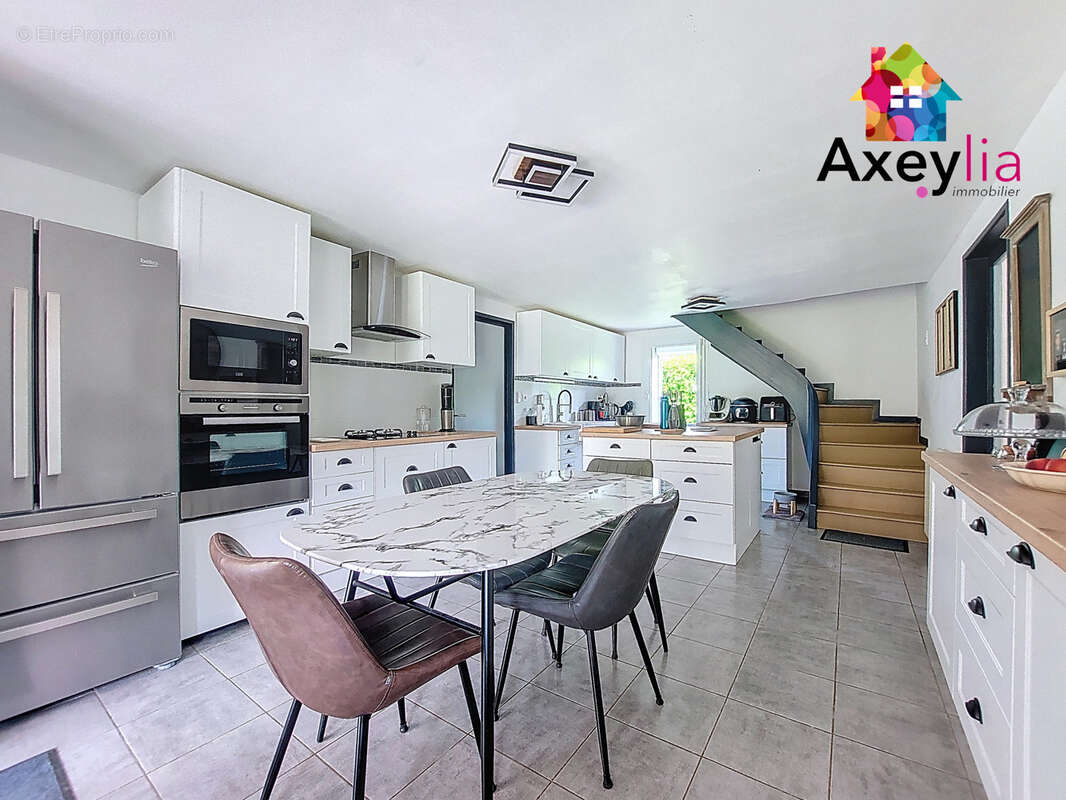 Maison à SAINT-GERMAIN-LESPINASSE