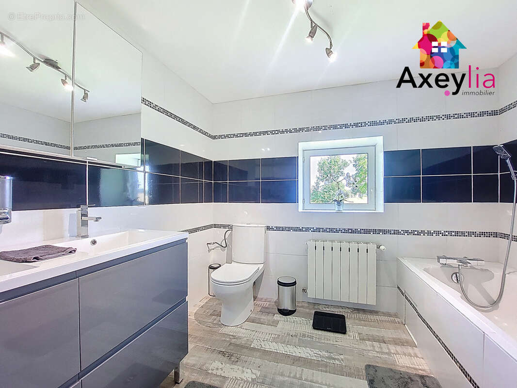 Maison à SAINT-GERMAIN-LESPINASSE