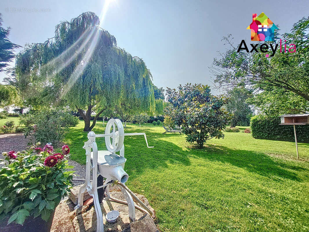 Maison à SAINT-GERMAIN-LESPINASSE