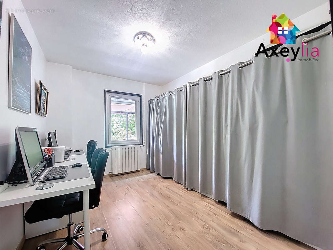 Maison à SAINT-GERMAIN-LESPINASSE