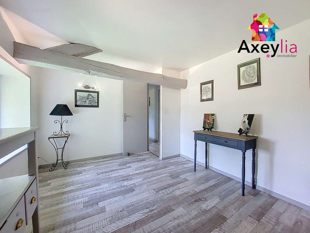 Maison à SAINT-GERMAIN-LESPINASSE