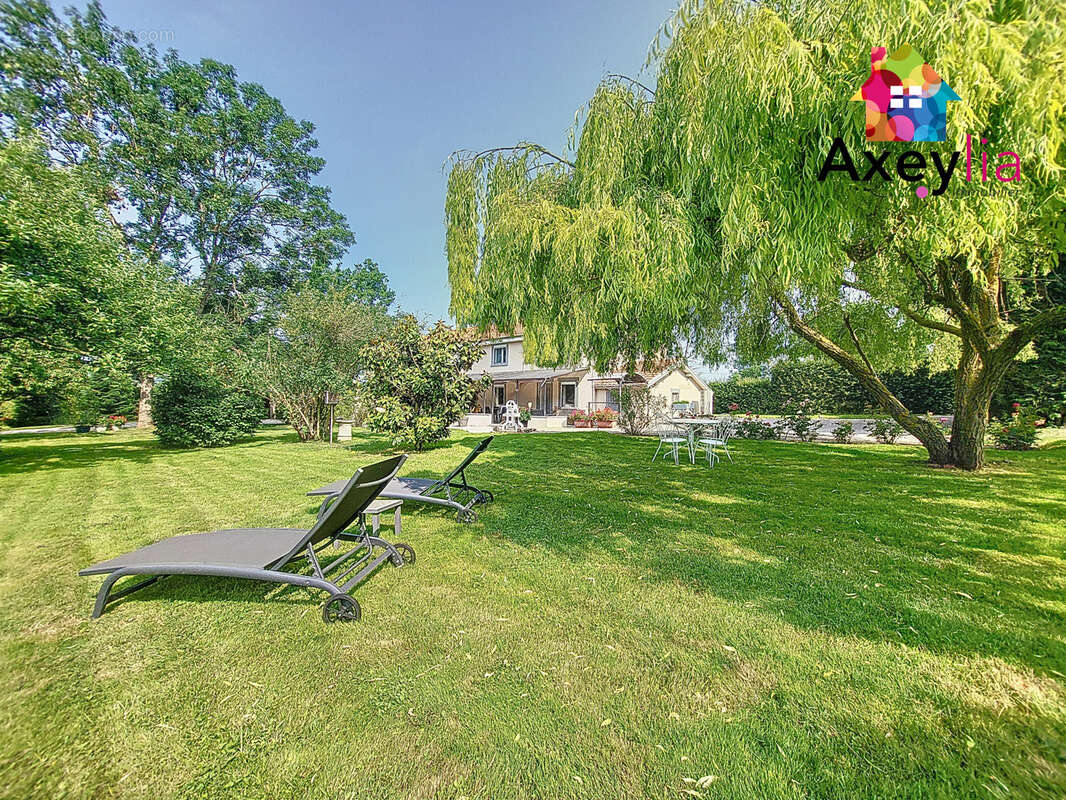 Maison à SAINT-GERMAIN-LESPINASSE