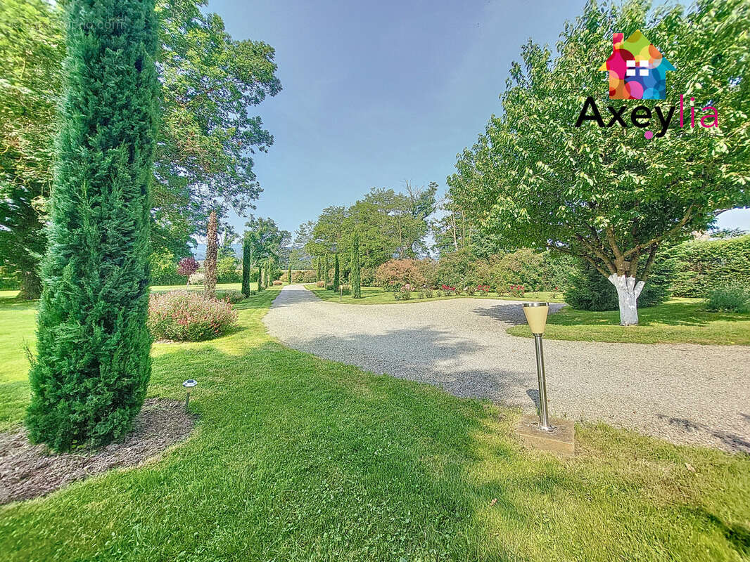 Maison à SAINT-GERMAIN-LESPINASSE