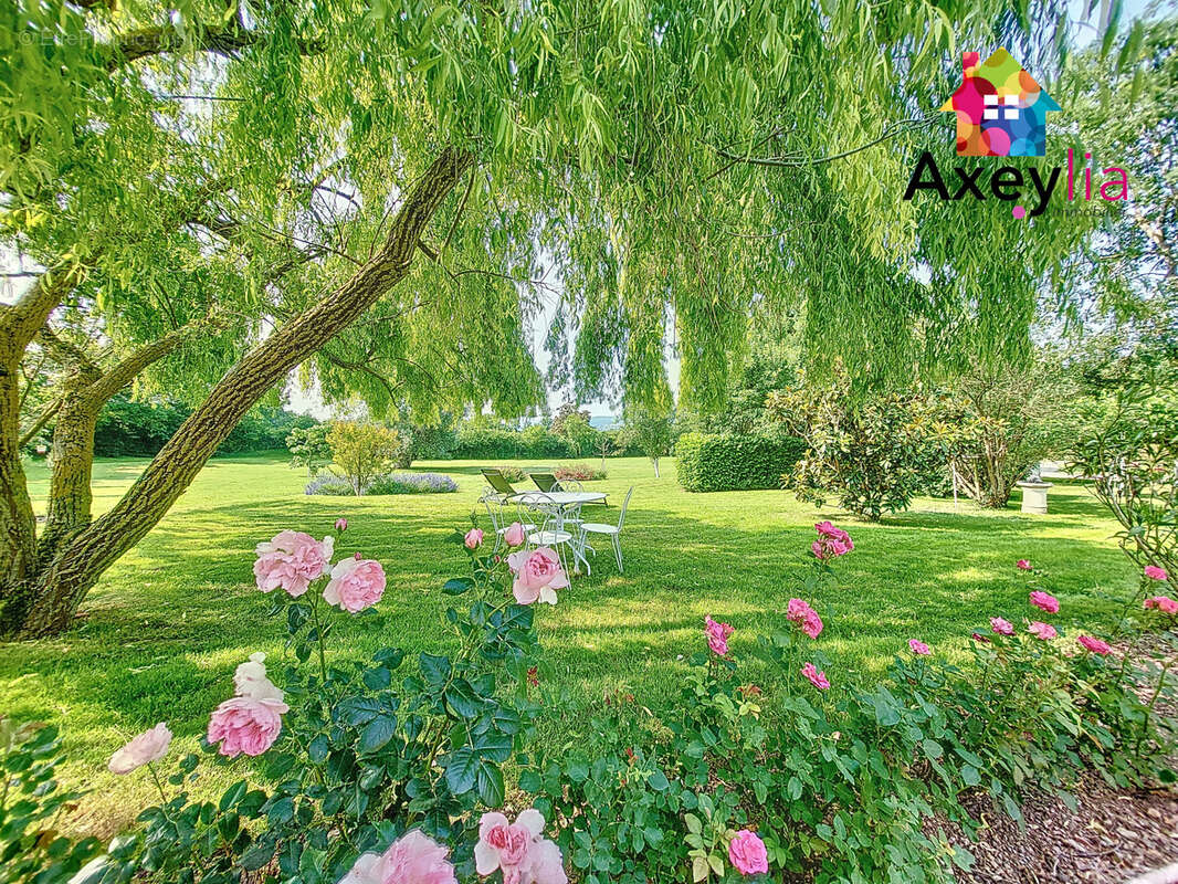 Maison à SAINT-GERMAIN-LESPINASSE