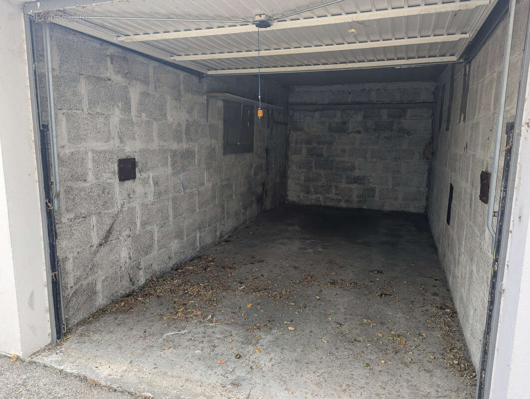 Parking à SAINT-MARTIN-LE-VINOUX