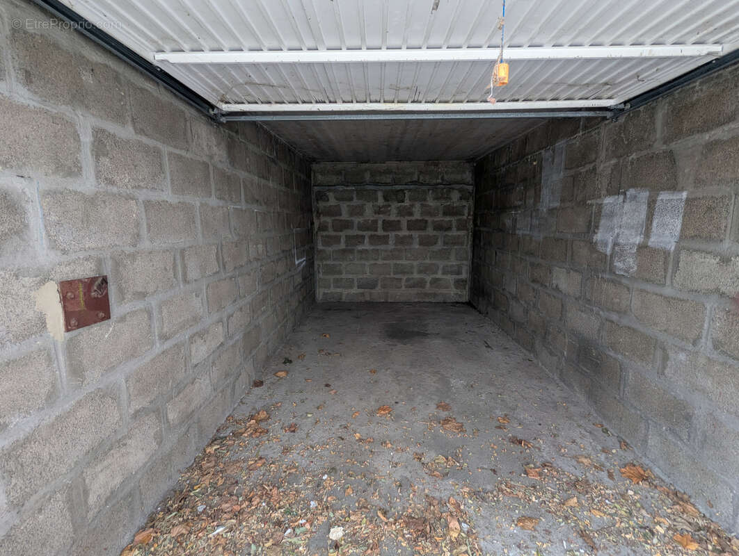 Parking à SAINT-MARTIN-LE-VINOUX