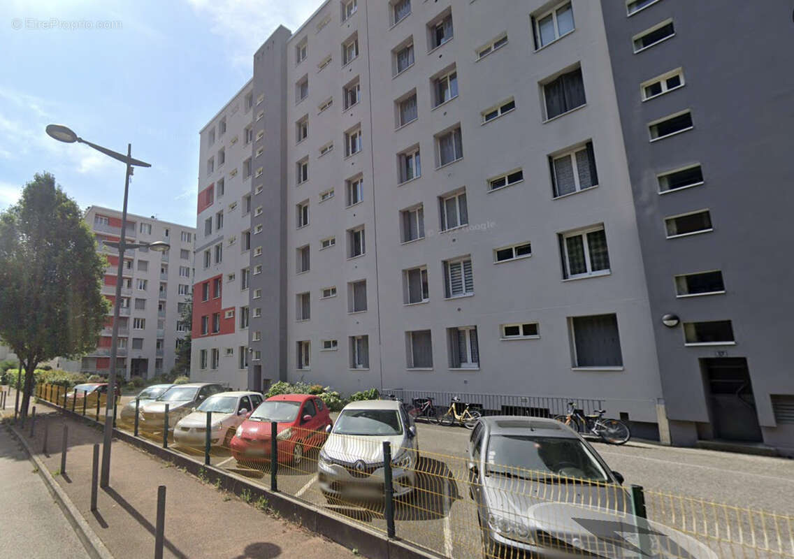 Parking à SAINT-MARTIN-LE-VINOUX