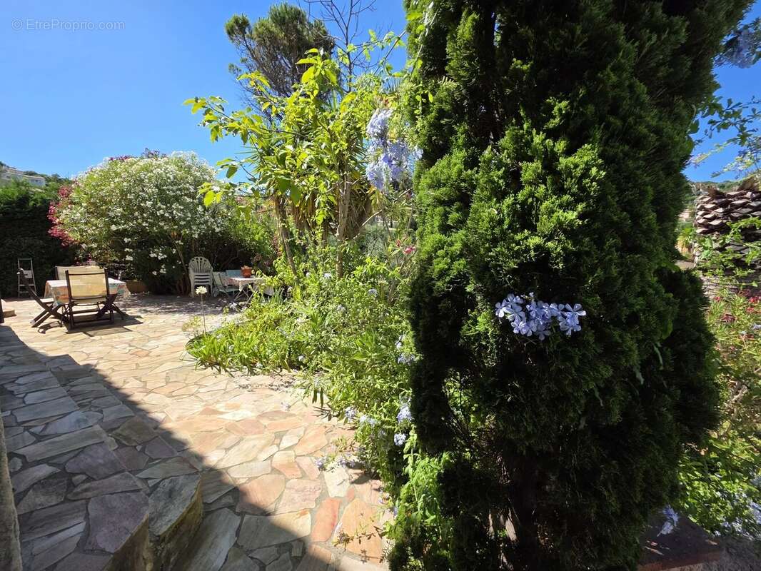 Maison à LES ISSAMBRES