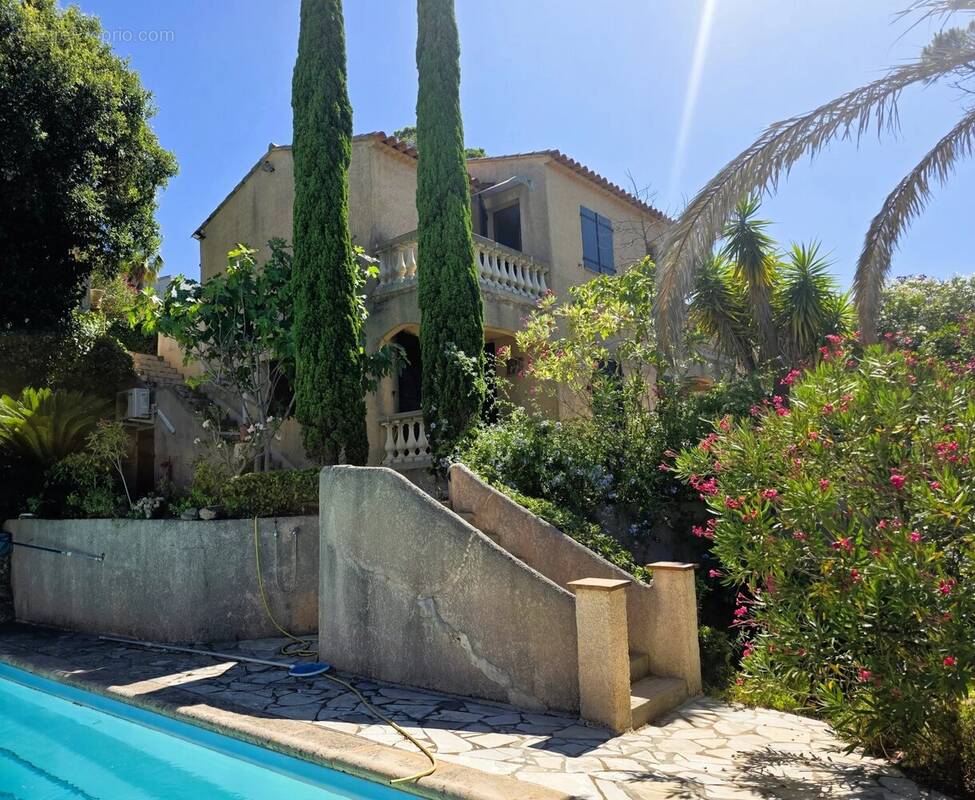 Maison à LES ISSAMBRES