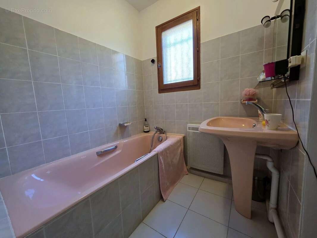 Maison à LES ISSAMBRES