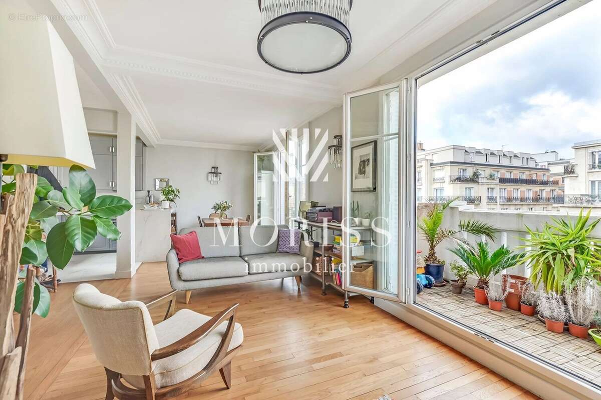 Appartement à PARIS-16E