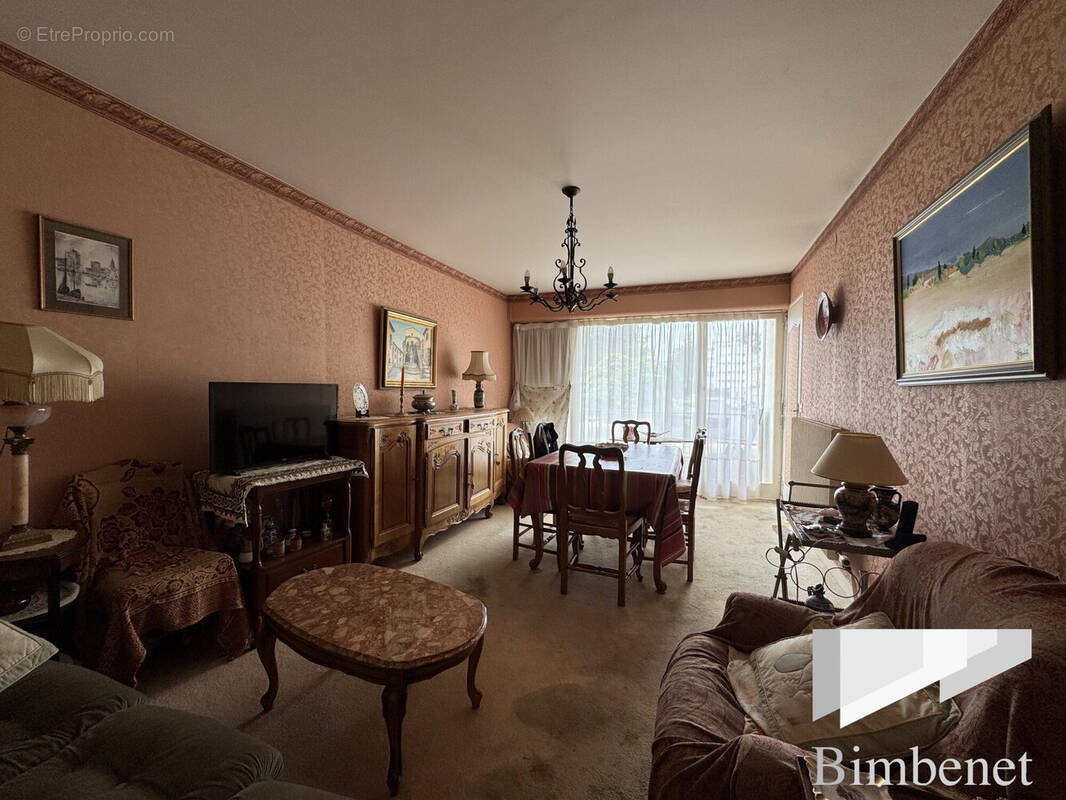 Appartement à SAINT-JEAN-DE-LA-RUELLE