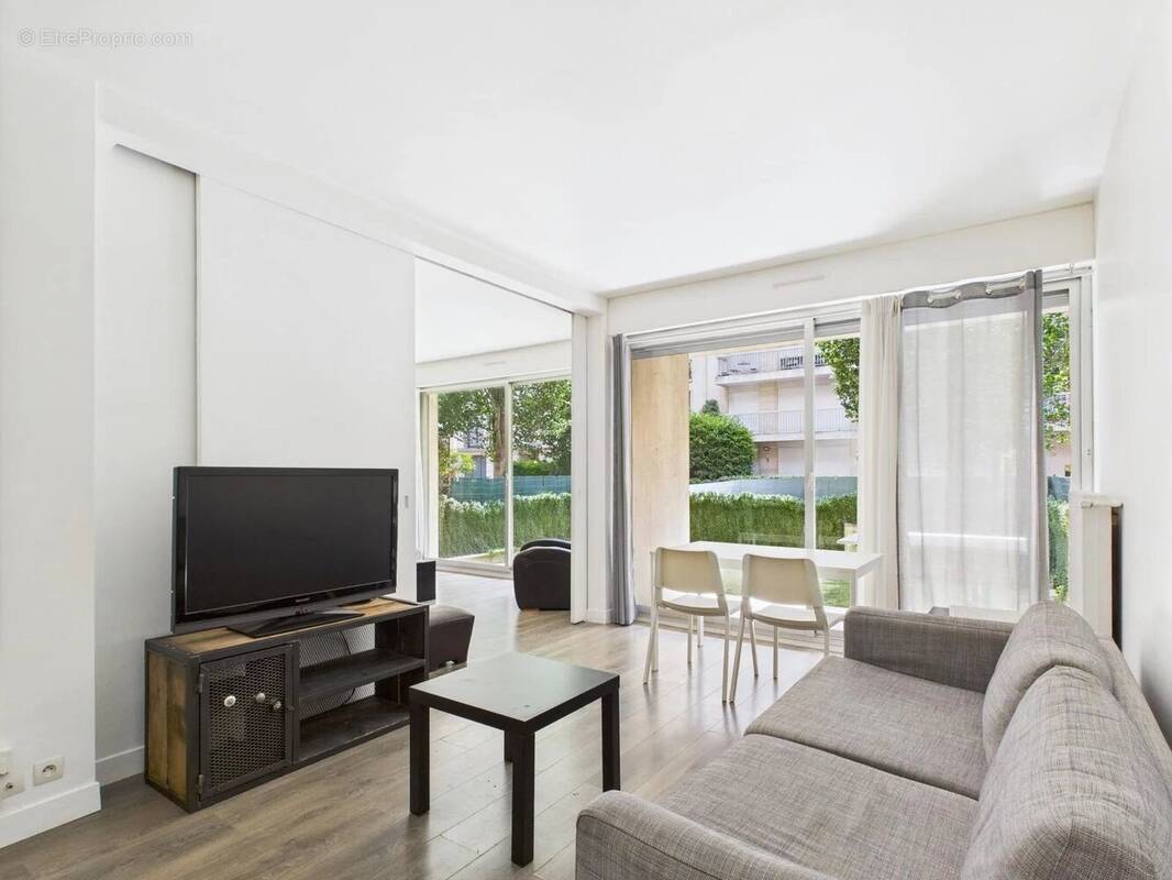Appartement à NEUILLY-SUR-SEINE