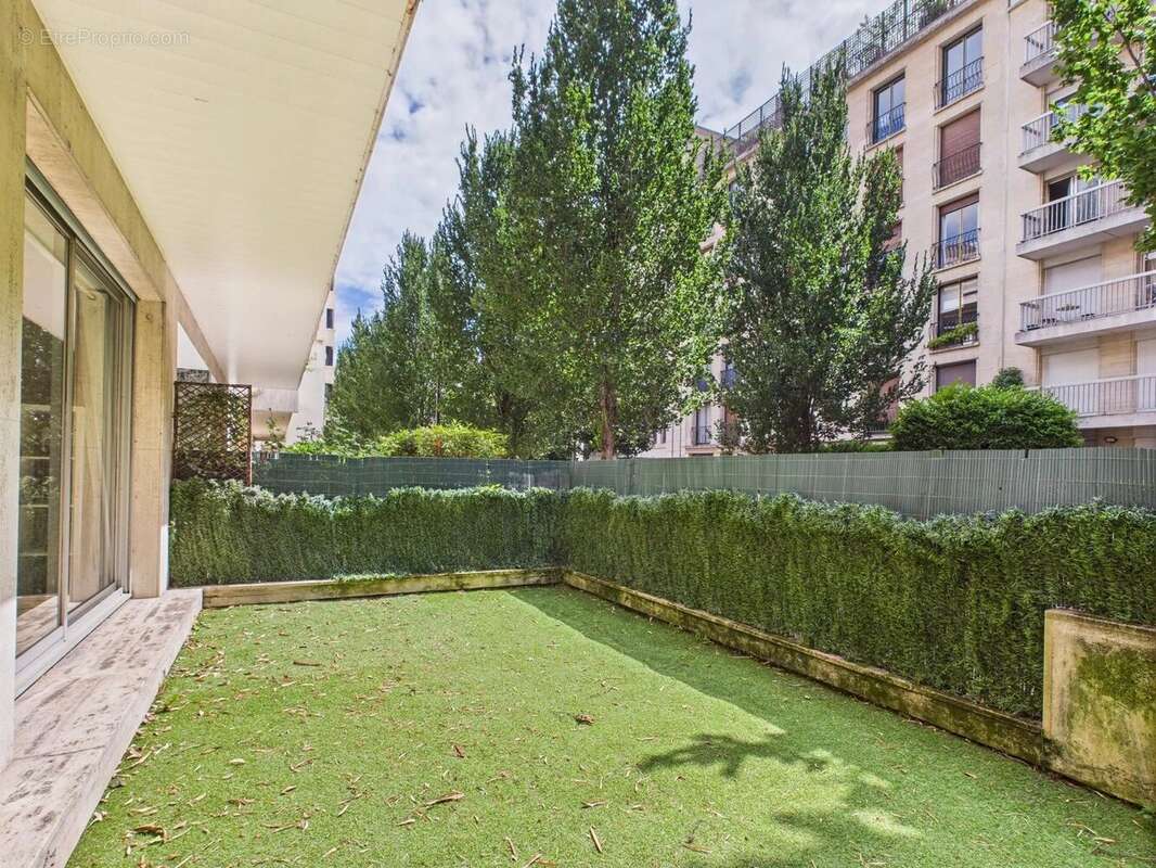 Appartement à NEUILLY-SUR-SEINE