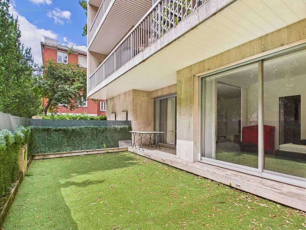 Appartement à NEUILLY-SUR-SEINE