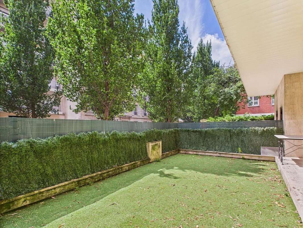 Appartement à NEUILLY-SUR-SEINE