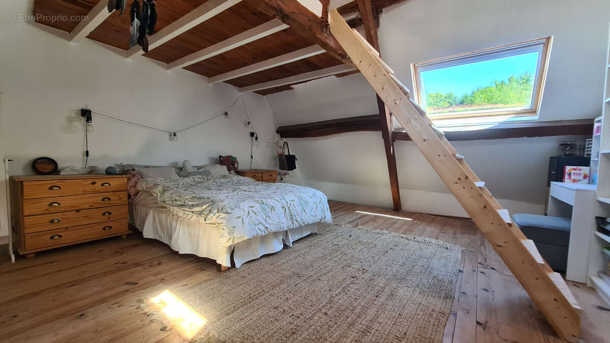 Maison à AIX-EN-ISSART