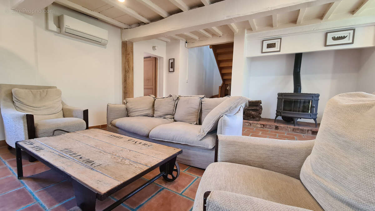 Maison à AIX-EN-ISSART