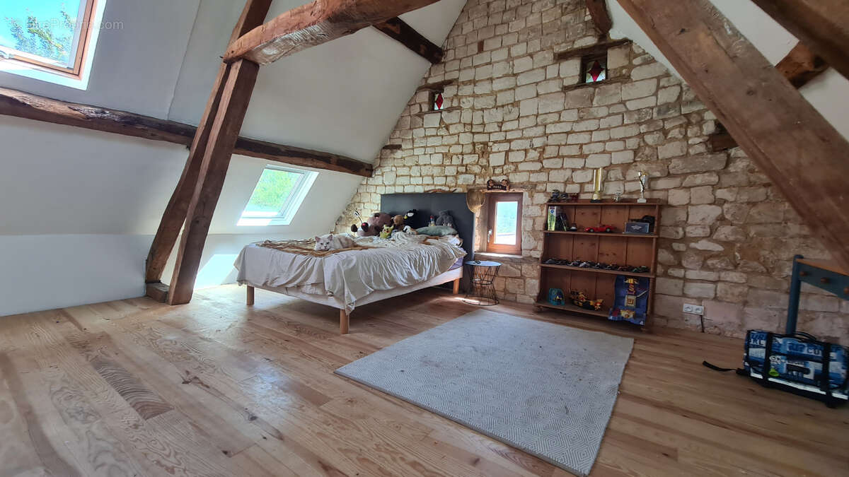 Maison à AIX-EN-ISSART