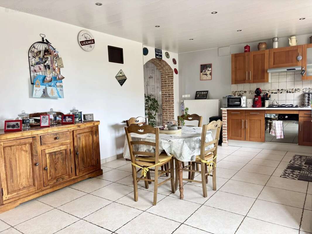 Maison à CREVECOEUR-SUR-L&#039;ESCAUT