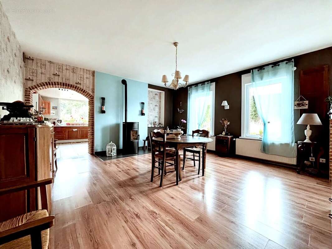 Maison à CREVECOEUR-SUR-L&#039;ESCAUT