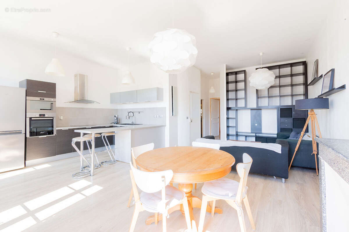 Appartement à MARSEILLE-2E