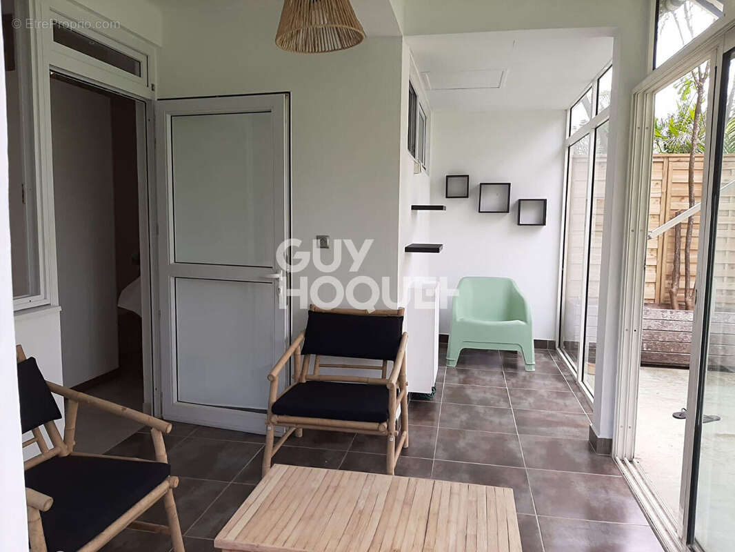 Appartement à REMIRE-MONTJOLY