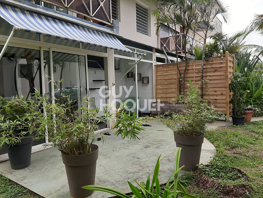 Appartement à REMIRE-MONTJOLY