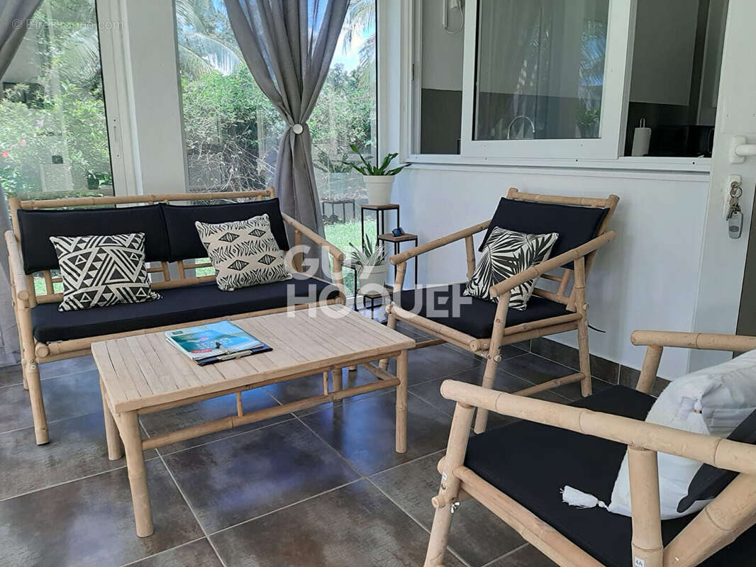 Appartement à REMIRE-MONTJOLY