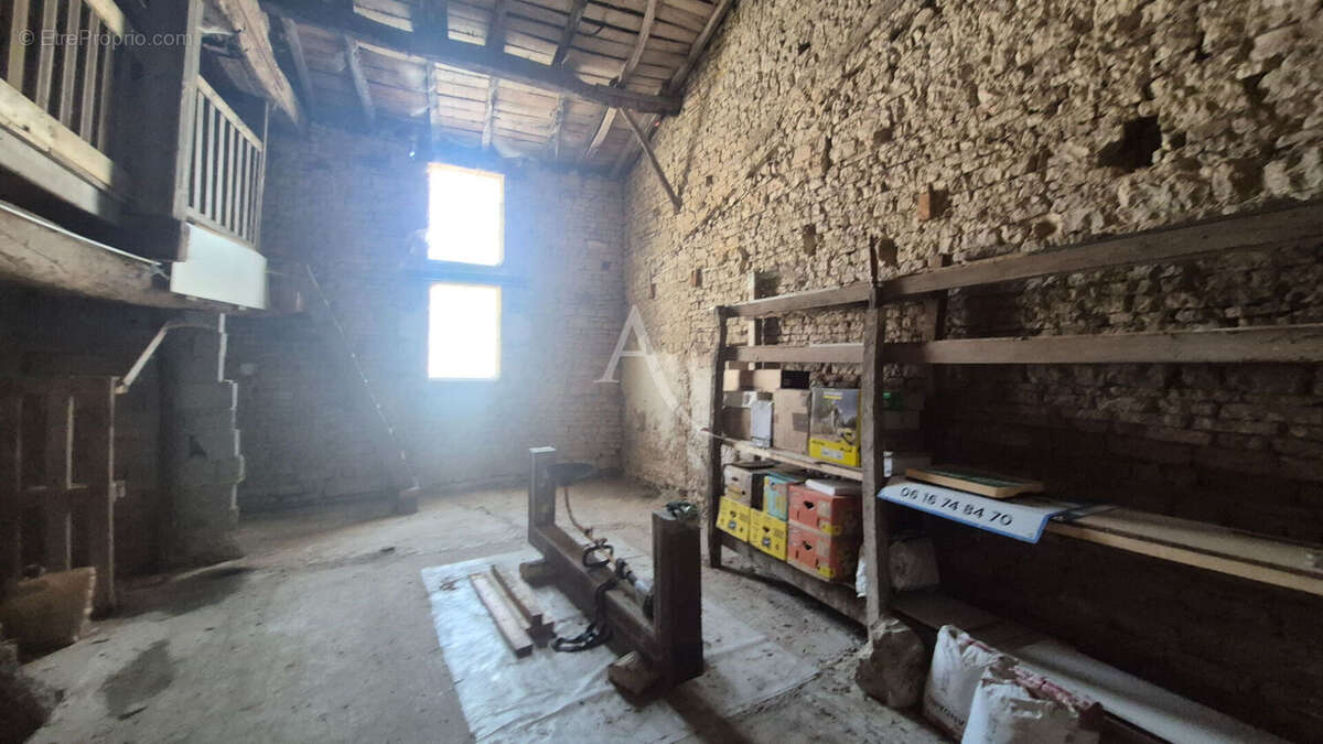 Maison à ASNIERES-LA-GIRAUD