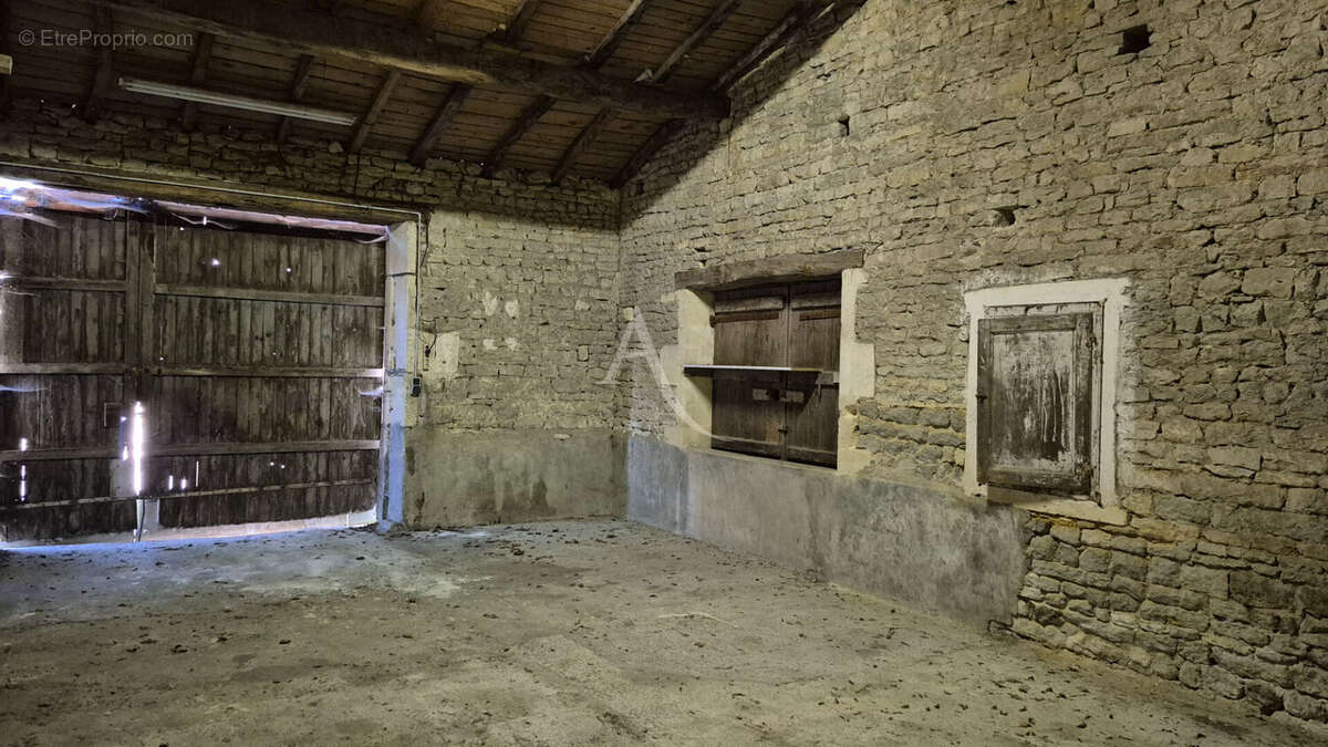 Maison à ASNIERES-LA-GIRAUD