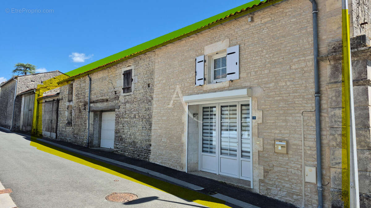 Maison à ASNIERES-LA-GIRAUD