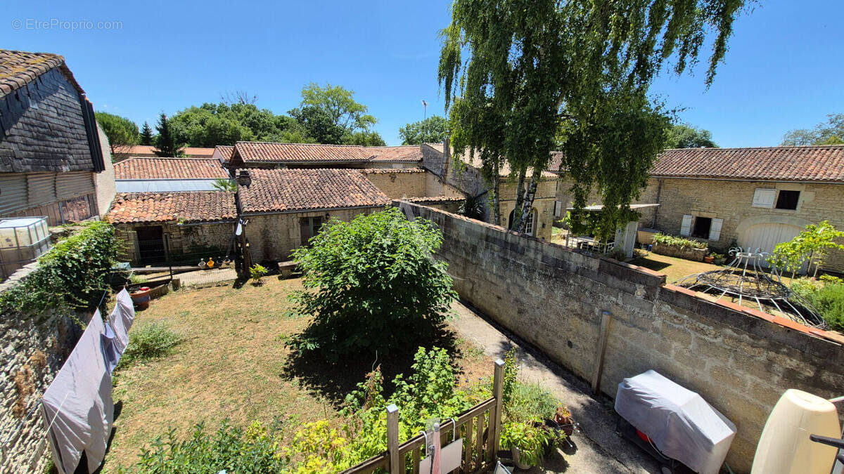Maison à ASNIERES-LA-GIRAUD