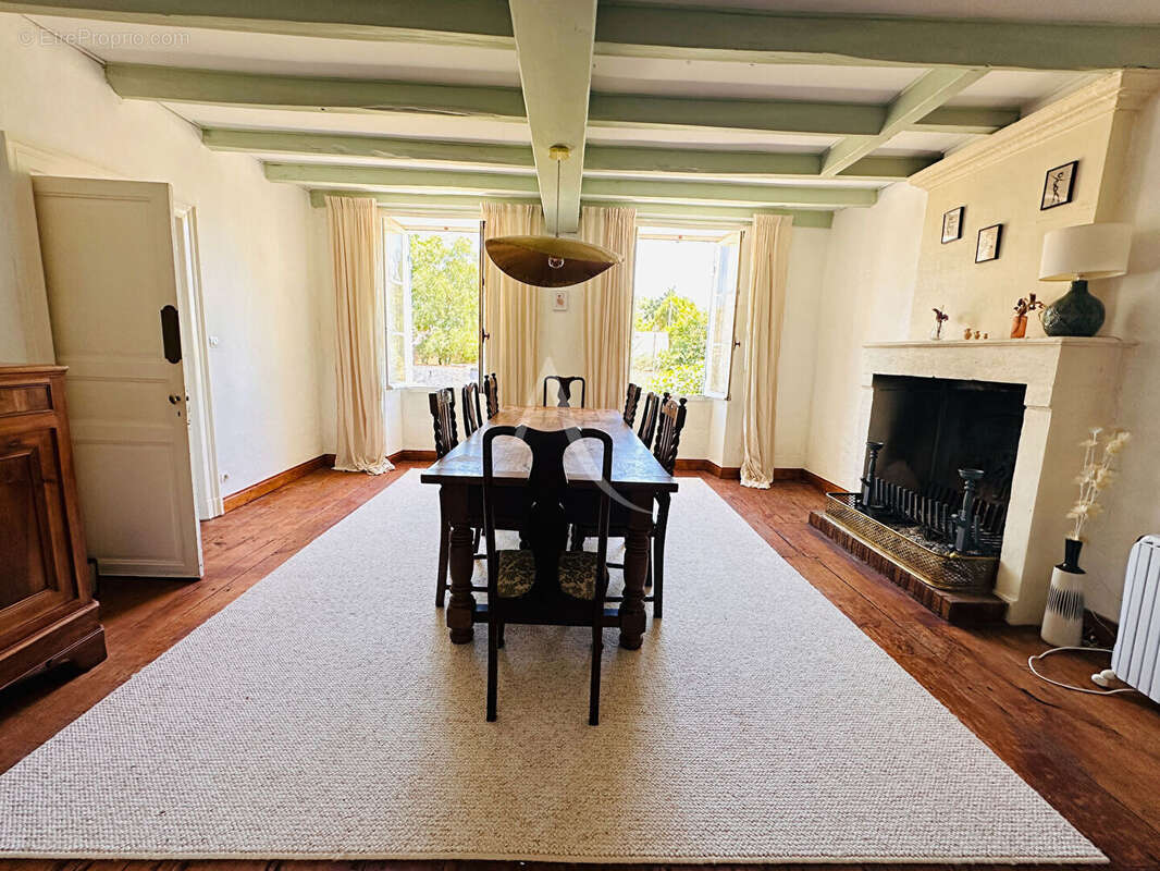 Maison à SAINT-PORCHAIRE