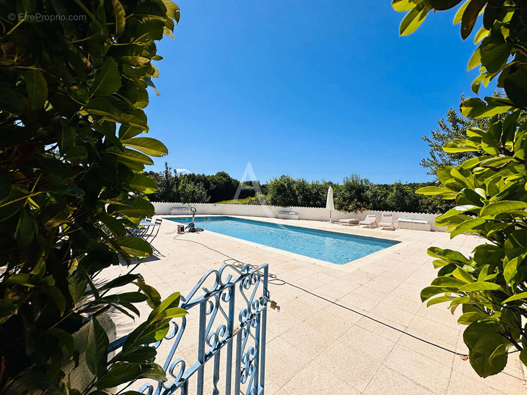 Maison à SAINT-PORCHAIRE