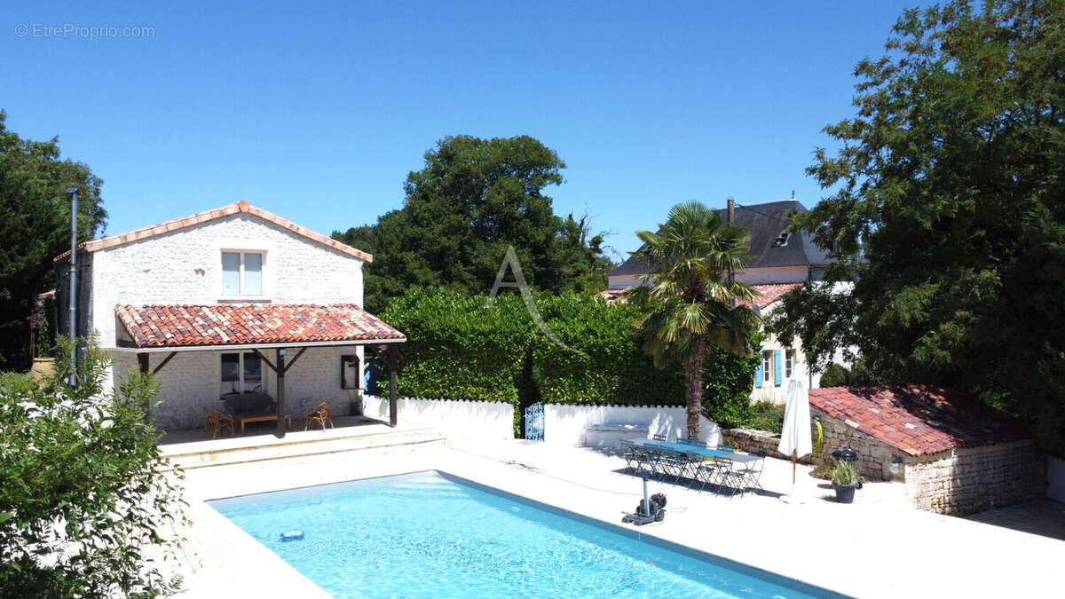 Maison à SAINT-PORCHAIRE