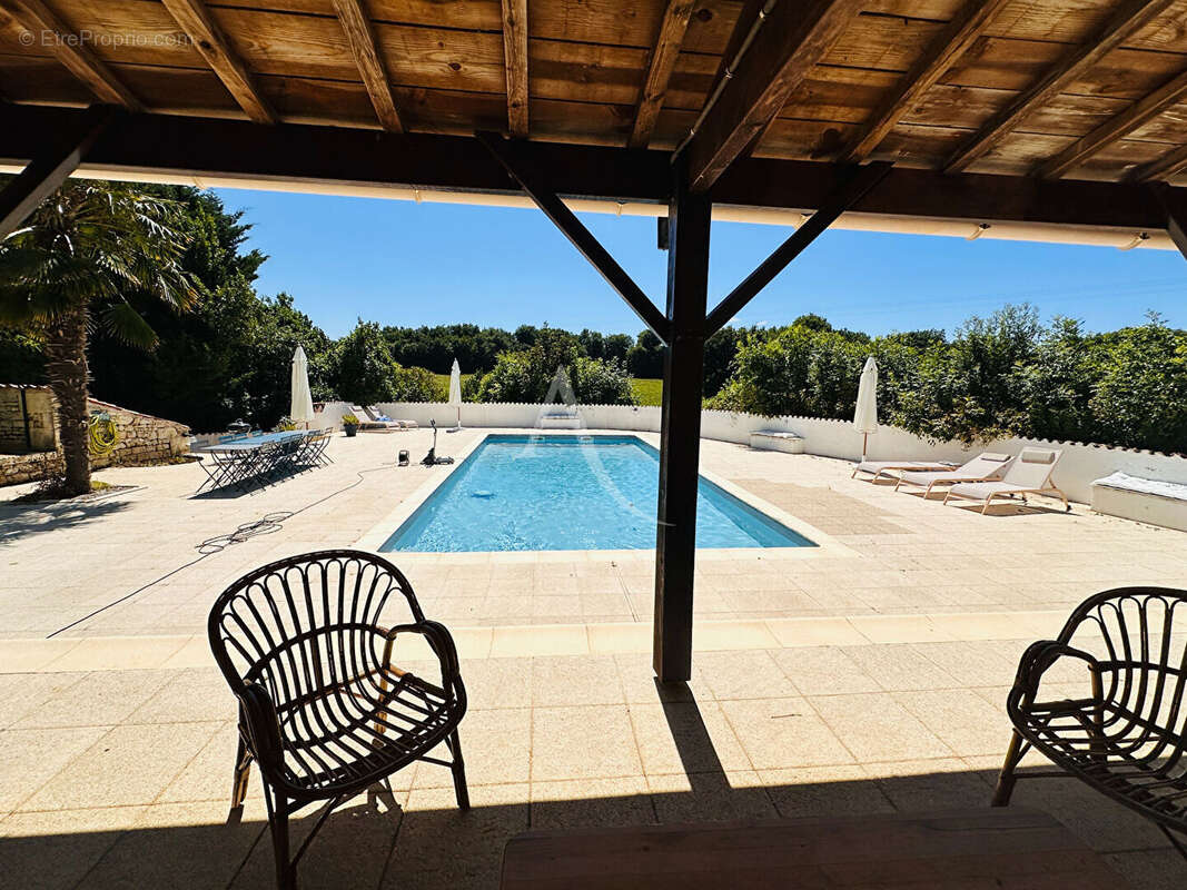 Maison à SAINT-PORCHAIRE