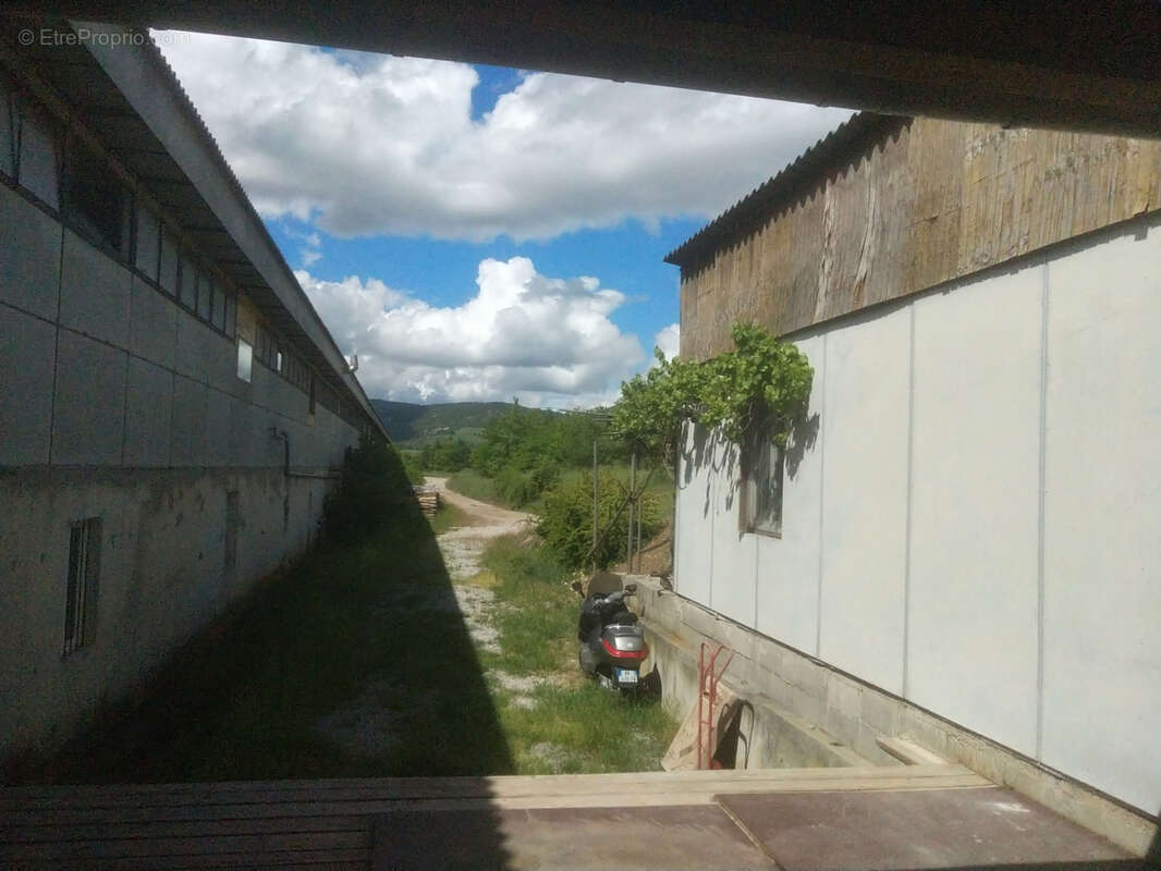 Commerce à SAINTE-JALLE