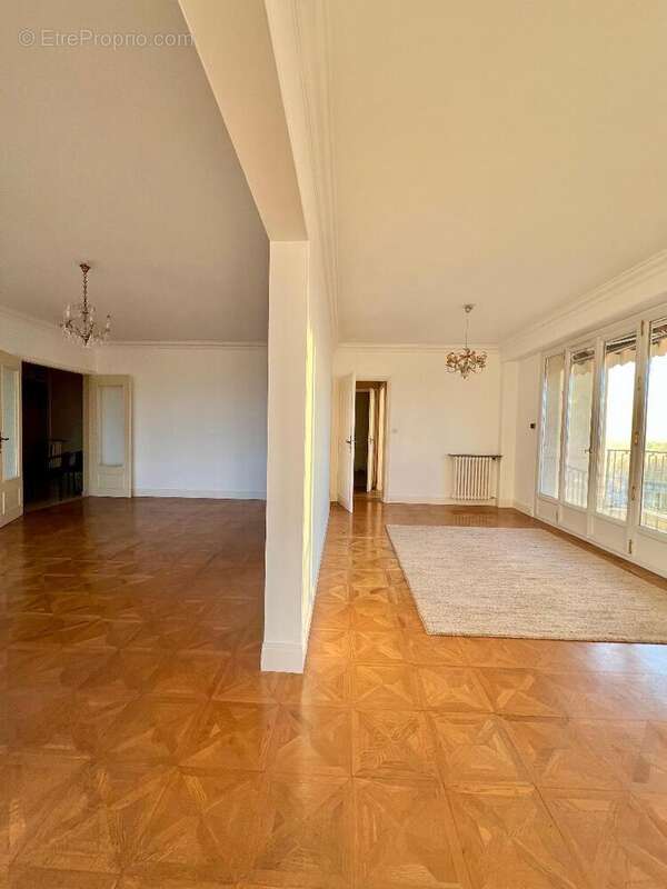   - Appartement à AVRILLE