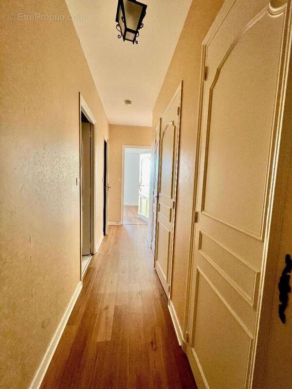   - Appartement à AVRILLE