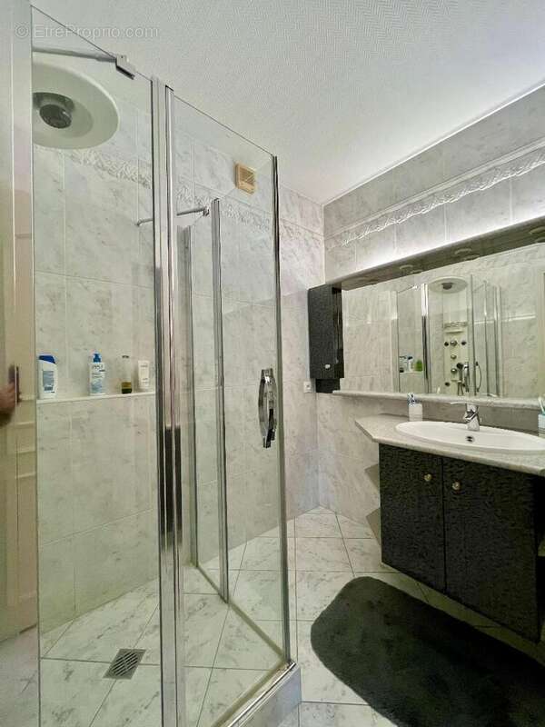   - Appartement à AVRILLE