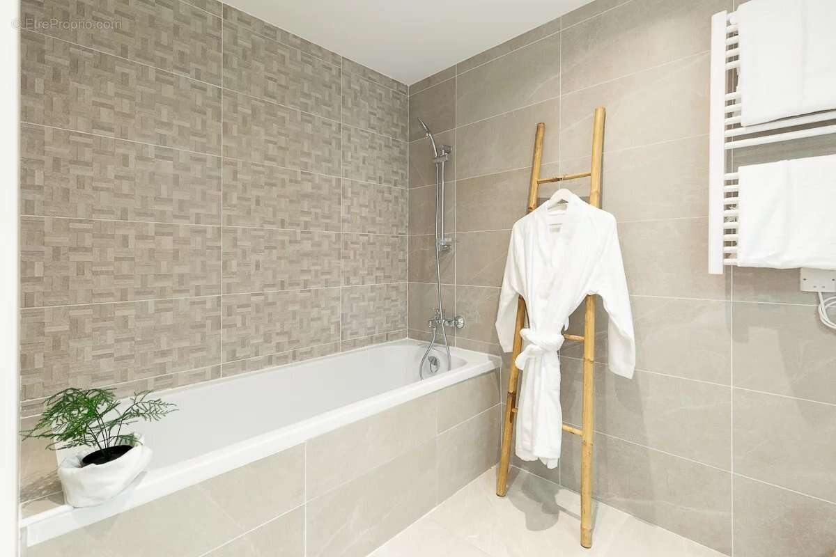 Appartement à MOUANS-SARTOUX