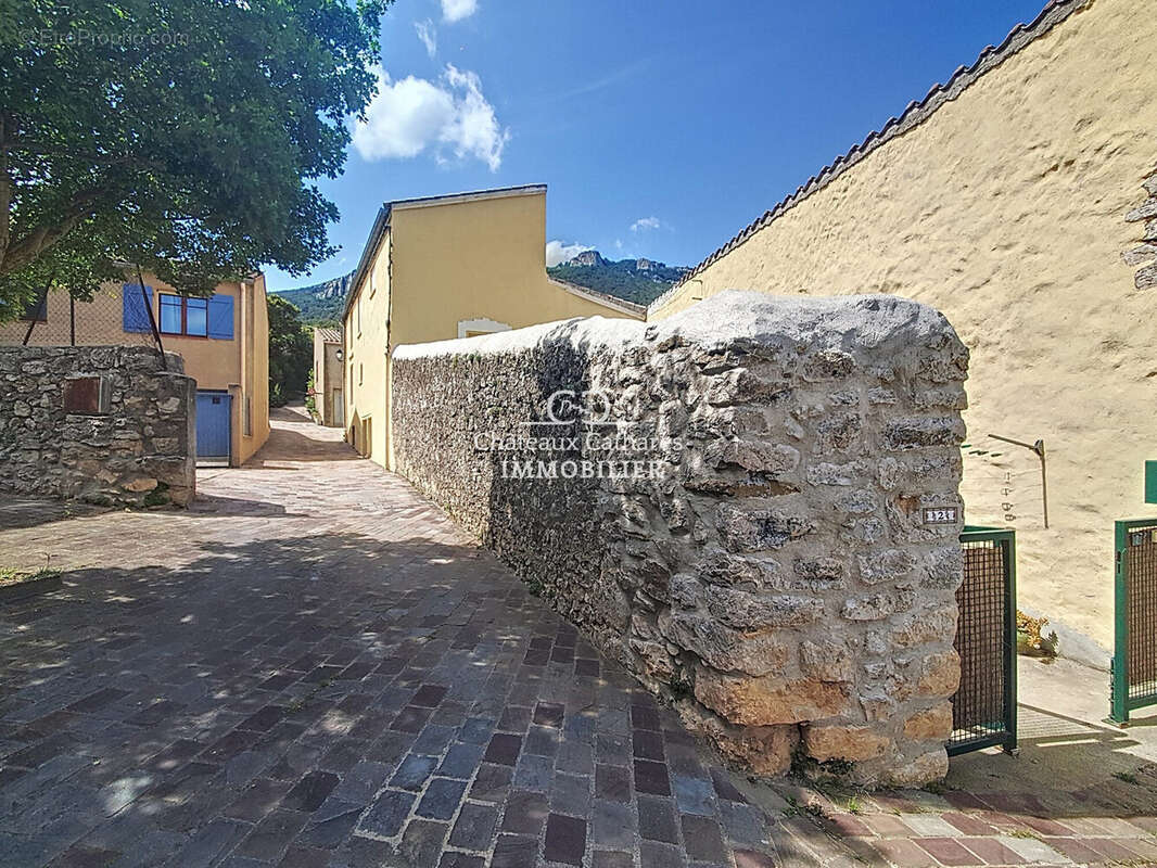 Maison à DUILHAC-SOUS-PEYREPERTUSE