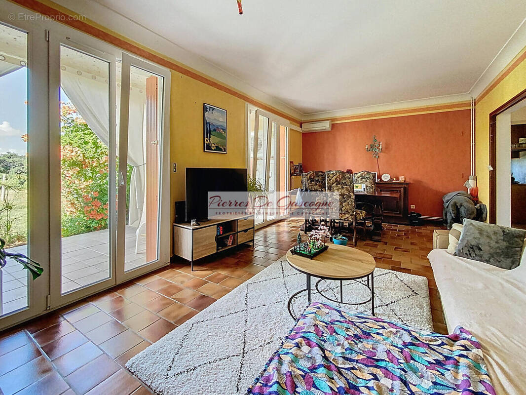 Maison à CASTERA-VERDUZAN